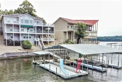 Image de Shore House - Waterfront 7 bedroom dock with slide