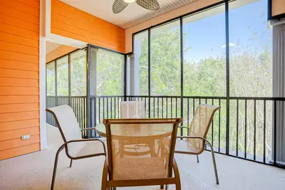 Image de Third Floor Condo w/ Balcony, Shared Pools, Sauna, and Tennis Court