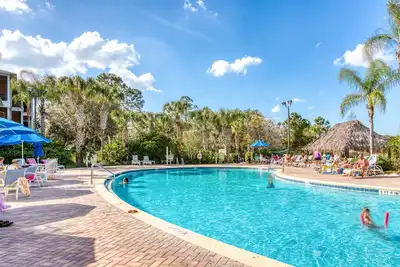 Image de First-floor condo with tennis court, patio, basketball court, sauna, & pools