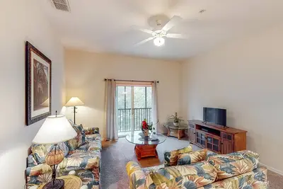 Image de 3rd floor condo w/ tennis court, near theme parks, basketball court, balcony