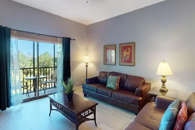 Image de 3rd floor condo w/ restaurant, pools, basketball court, near theme parks, gym