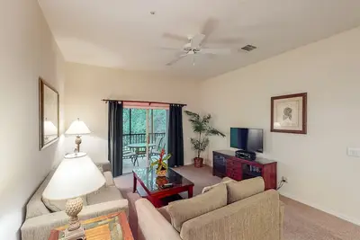 Image de 2nd floor condo w/ shared pools, basketball court, near theme parks, sauna, gym