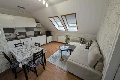 Image de Appartement de vacances environnement climatisé, calme et tranquille avec une belle vue sur le lac intérieur.