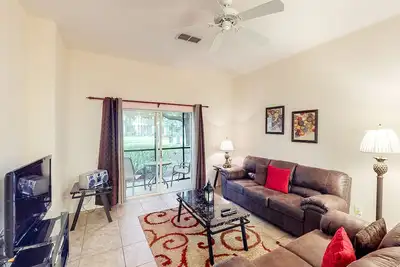 Image de First floor condo w/ sauna, basketball court, balcony - near theme parks