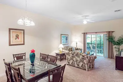 Image de 2nd floor condo w/ gym, restaurant, tennis court, near theme parks, balcony