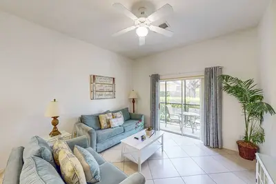 Image de 1st floor condo w/ restaurant, basketball court, gym, sauna, near theme parks