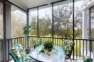 Image de 2nd floor condo w/ tennis court, sauna, basketball court, restaurant, gym