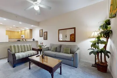 Image de 1st floor condo w/ shared pools, sauna, patio, gym, limited-mobility access