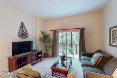 Image de 3rd floor condo w/ restaurant, tennis court, sauna, pools, near theme parks