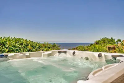 Image de Serene Oceanfront, Hot Tub, WiFi, Arcade, Fireplaces. True Million Dollar Views.