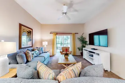 Image de 1st floor condo w/, restaurant, sauna, basketball court, near theme parks