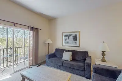 Image de 2nd floor condo near theme parks, restaurant, basketball court, tennis court