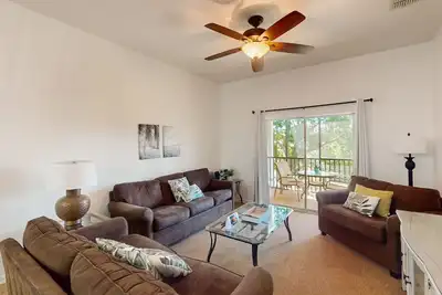 Image de Second-Floor Condo with Balcony & Shared Sauna, Tennis Court, Gym, Basketball