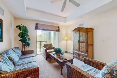 Image de 4th floor condo w/ hot tub, balcony, shared pools, sauna, gym, near theme parks