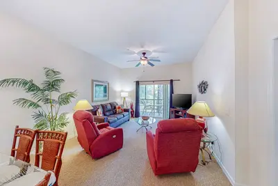 Image de 2nd floor condo w/ basketball court, balcony, sauna, tennis court, shared pools