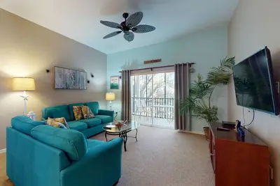 Image de 2nd-Floor Condo w/ Balcony & Shared Pools, Sauna, Gym - Near Theme Parks