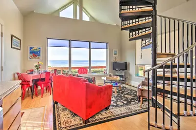Image de Oceanfront Cottage w/Deck & Secluded Beach Access!