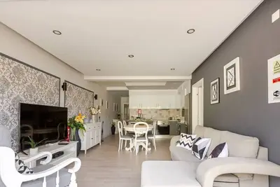 Monte S José House (3 suites. Large private garden and pool) in quiet location