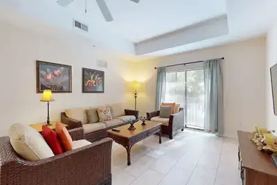 Image de 1st floor condo w/ sauna, shared pools, limited-mobility access, patio, gym