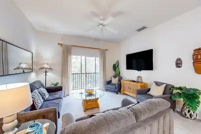 Image de 3rd floor condo w/sauna, pools, tennis court, near theme parks, basketball court