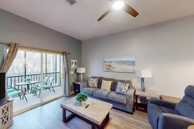 Image de 2nd floor condo with washer/dryer & on-site pool, dining - near theme parks