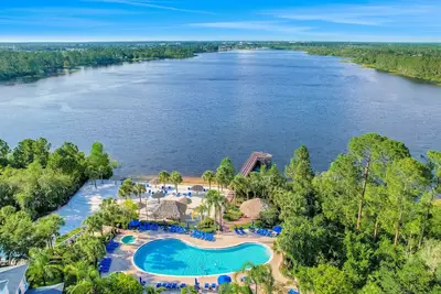 Image de First floor lake view condo w/ pool & hot tub access, private W/D, & central Ac