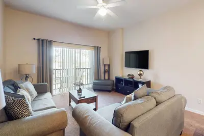 Image de 3rd floor condo w/ balcony, tennis court, gym, near theme parks, sauna