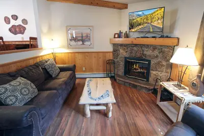 Image de One bedroom cabin with personal hot tub, close to downtown Estes Park