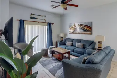 Image de 1st floor condo near theme parks, limited-mobility access, gym, restaurant