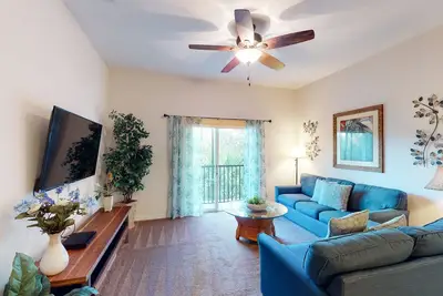 Image de 3rd floor condo near theme parks, restaurant, balcony, pools, basketball court