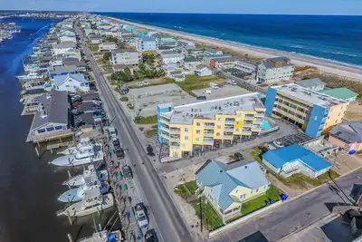 Image de Gorgeous 2 Br/2ba Condo with Ocean and Canal views, heart of Carolina Beach