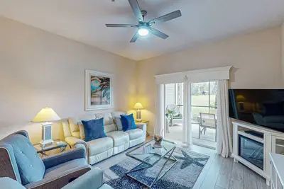 Image de 1st floor condo w/ gym, patio, shared pools, sauna, & limited-mobility access