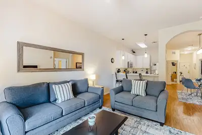 Image de First-floor condo with screened patio, pool, hot tub & W/D - near parks/eateries