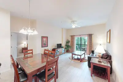 Image de 3rd floor condo w/ gym, basketball court, tennis court, balcony, restaurant