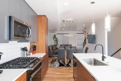 Image de Broncos Gem | Modern Home with Rooftop Views