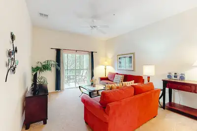 Image de 2nd floor condo w/ gym, basketball court, shared pools, restaurant, tennis court