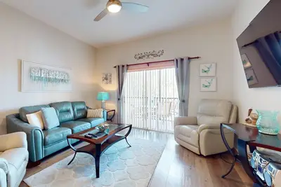 Image de 2nd-floor condo with premium location in fabulous Bahama Bay Resort, gym & sauna