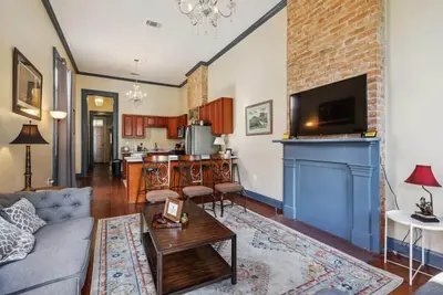 Image de Gigantic Historic 8br Home- Close to Streetcar