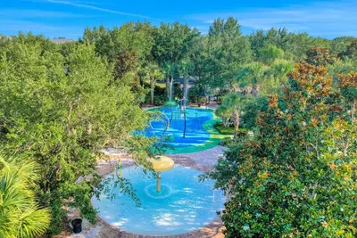Image de Lovely Condo with Balcony & Shared Gym, Pool, and Sauna