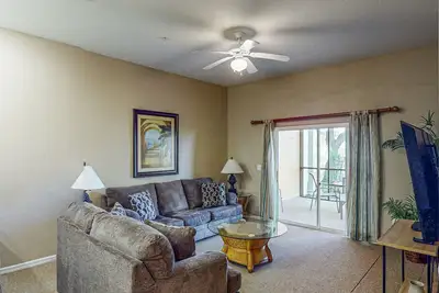 Image de Ground-floor condo with pools, hot tubs, tennis, restaurant, gym & basketball