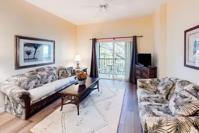 Image de 2nd floor condo near theme parks, restaurant, balcony, tennis court, sauna