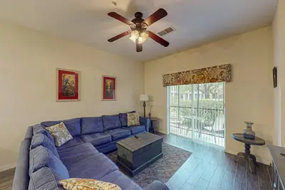 Image de 1st-floor condo near theme parks, patio, tennis court, pools & basketball court
