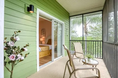 Image de 2nd floor condo with balcony, basketball court, near theme parks, & tennis court