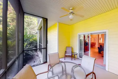 Image de 1st floor condo w/ patio, tennis court, sauna, basketball court