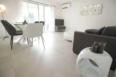 Avec balcon, Proche De La Pointe De La Croisette