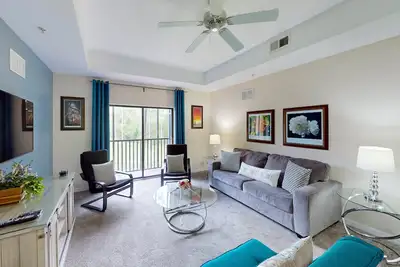 Image de Stylish Condo w/ Shared Pools, Hot Tub, Balcony, Sauna - Near Theme Parks