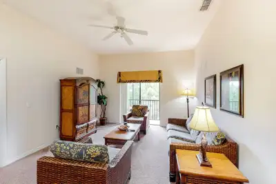 Image de 5th floor condo w/ shared pools, balcony, gym, hot tub, sauna, near theme parks