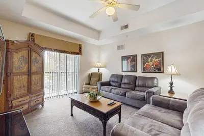 Image de 3rd floor condo w/ balcony, gym, shared pools, sauna, hot tub, near theme parks