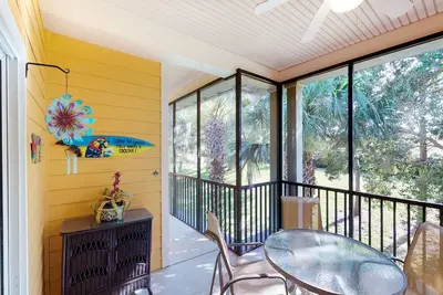 Image de 2nd floor condo w/ gym, sauna, shared pools, tennis court, near theme parks