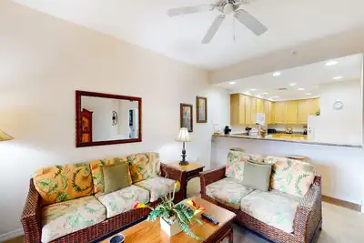 Image de 3rd floor condo w/ sauna, hot tub, shared pools, balcony, gym, near theme parks